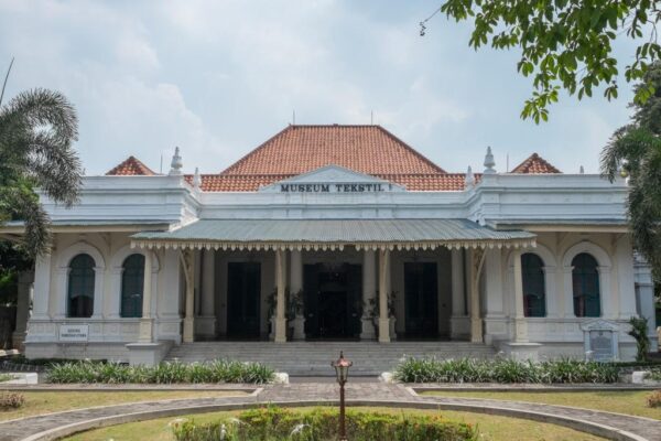 Mengenal Lebih Jauh Koleksi Tekstil di Seluruh Nusantara Melalui Museum Tekstil Jakarta