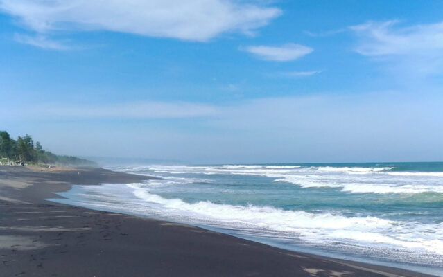 Pantai Kuwaru