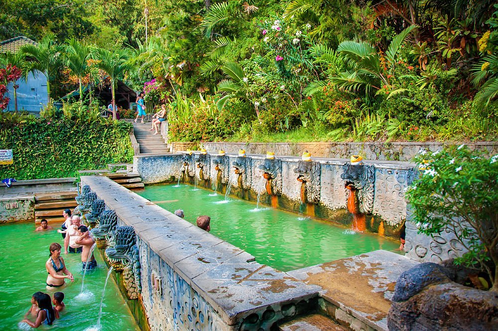 Berendam di Air Panas Banjar di Bali