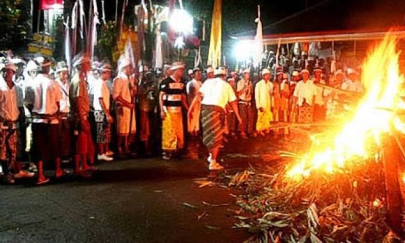 Mengamati Rumah-rumah Unik di Desa Sidetapa Bali