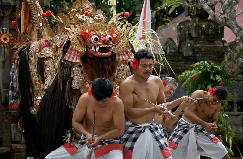 Menyelami Adat dan Kebudayaan Masyarakat Bali