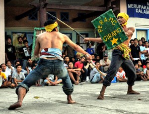 Melihat Serunya Presean di Lombok