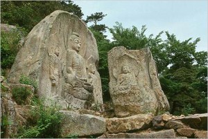 Pahatan Buddha di Bukit