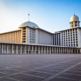 Berwisata untuk Mendapatkan Kepuasan Hati dan Pikiran di Mesjid Istiqlal