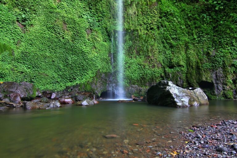 Tempat Wisata Bengkulu: Air Terjun Curug Embun Tempat Wisata Bengkulu: Air Terjun Curug Embun