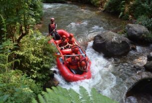 Arung Jeram di Sungai Palayangan