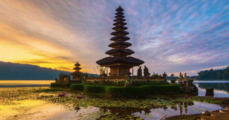 Danau Bratan: Salah Satu Andalan Wisata Pulau Bali Danau Bratan: Salah Satu Andalan Wisata Pulau Bali