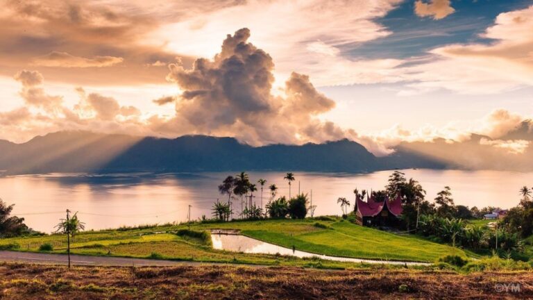 Danau Maninjau: Terbentuk Karena Letusan Gunung Danau Maninjau: Terbentuk Karena Letusan Gunung