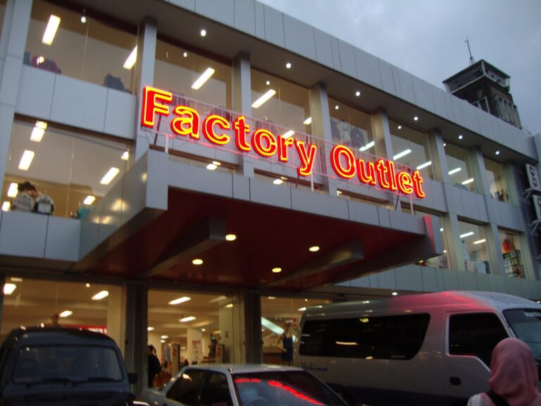 Obyek Wisata Bandung: Kota Factory Outlet Obyek Wisata Bandung: Kota Factory Outlet