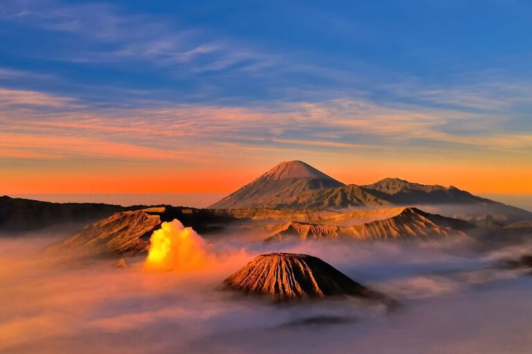 Sejarah Gunung Bromo yang Lengkap dan Melegenda Sejarah Gunung Bromo yang Lengkap dan Melegenda