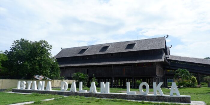 Istana Tua Dalam Loka