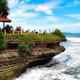 Konservasi Penyu di Pantai Batu Hiu