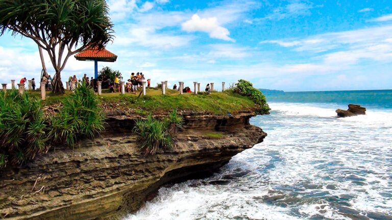 Konservasi Penyu di Pantai Batu Hiu jadi Perhatian Wisatawan Konservasi Penyu di Pantai Batu Hiu jadi Perhatian Wisatawan