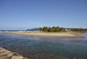 Pantai Bojong Salawe