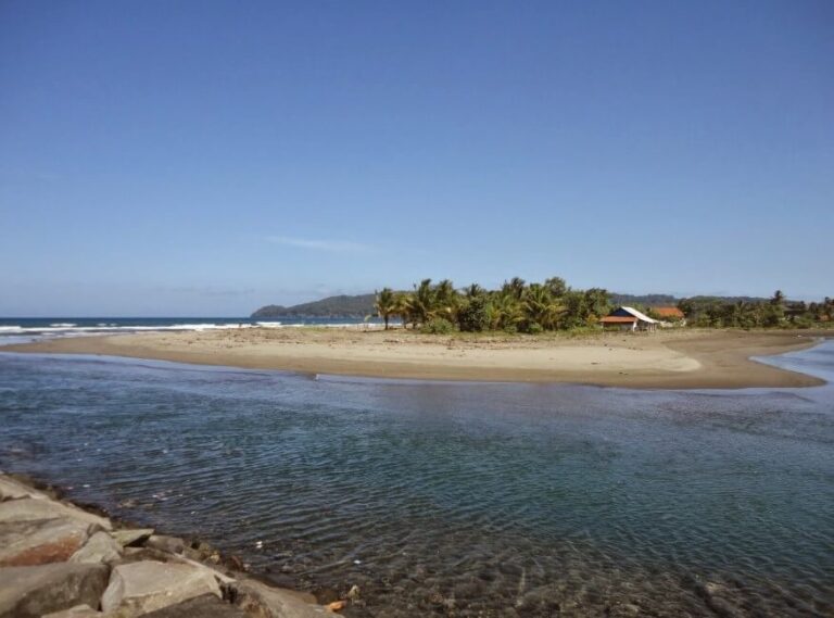 Pantai Bojong Salawe Cantiknya Pemandangan Lautnya! Pantai Bojong Salawe Cantiknya Pemandangan Lautnya!