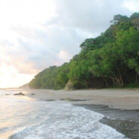 Pantai Karang Nini