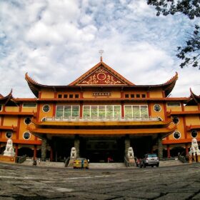 Vihara Maitreya yang Megah