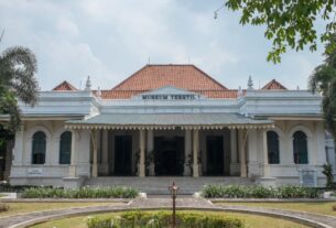 Mengenal Lebih Jauh Koleksi Tekstil di Seluruh Nusantara Melalui Museum Tekstil Jakarta