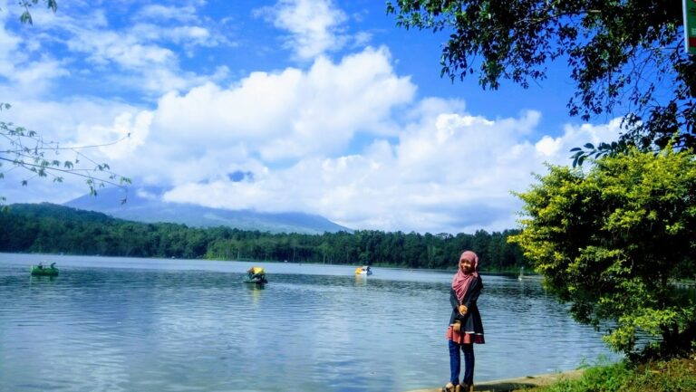 Danau Ranu Klakah Tempat Wisata Favorit Mencari Ikan Danau Ranu Klakah Tempat Wisata Favorit Mencari Ikan