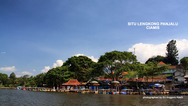Danau Situ Lengkong: Danau Bernuansa Religius Danau Situ Lengkong: Danau Bernuansa Religius
