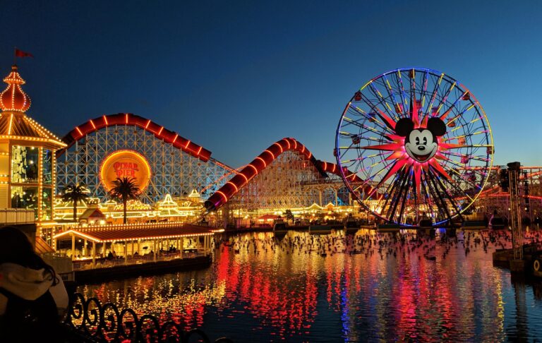 Disneyland California Akhirnya Dibuka Setelah 13 Bulan Tutup karena Pandemi Covid-19 Disneyland California Akhirnya Dibuka Setelah 13 Bulan Tutup karena Pandemi Covid-19