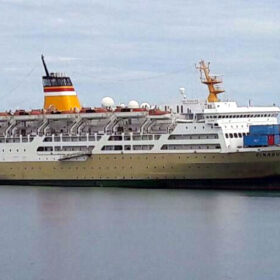 Kapal Pelni KM Sinabung