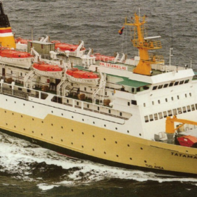 Kapal Pelni KM TATAMAILAU