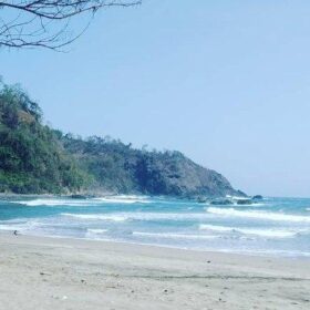 Pantai Jolosutro