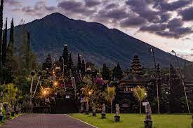 Pura Besakih Terbesar dan Agung di Bali