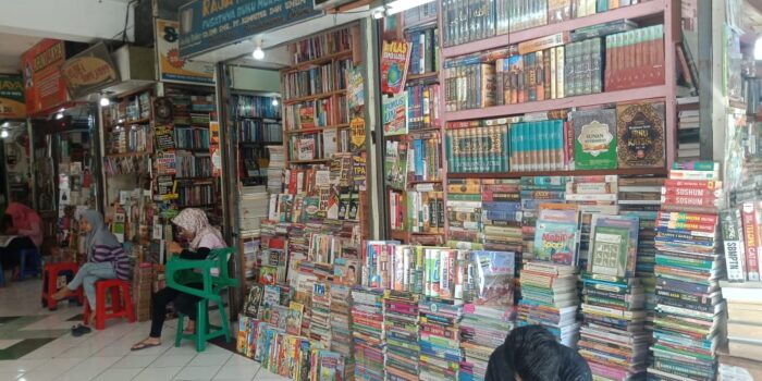 Berburu Buku Murah di Shopping Center