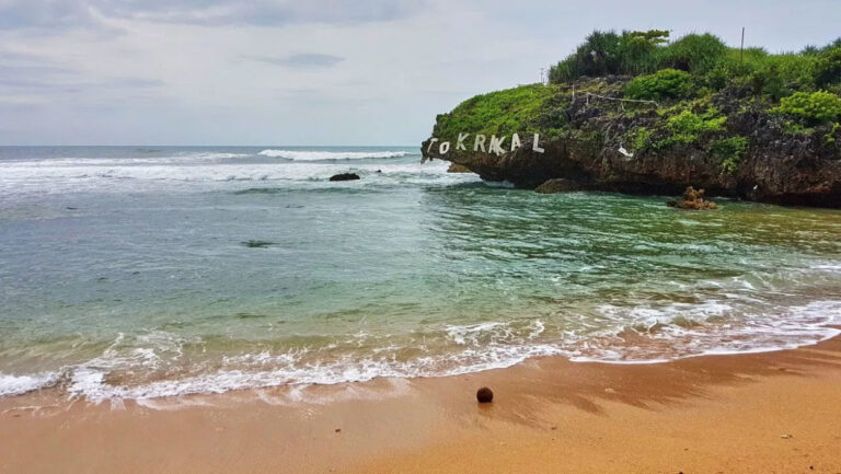Pantai Krakal, Rangkaian Pantai Selatan Di Gunung Kidul yang Menawan Pantai Krakal, Rangkaian Pantai Selatan Di Gunung Kidul yang Menawan