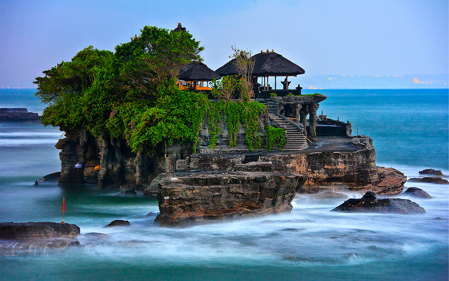 Goa Air Suci dan Goa Ular Suci Di Bali