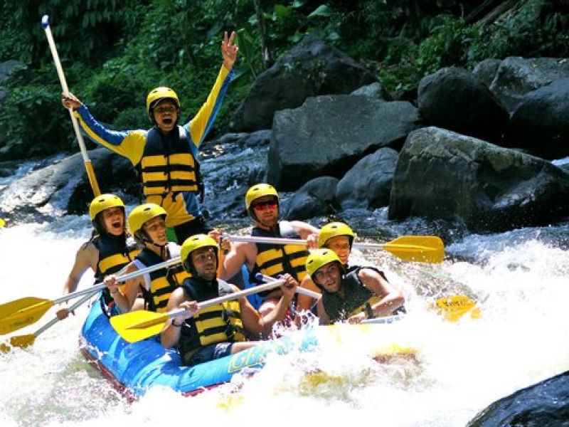 Mencoba Rafting Sungai Ayung