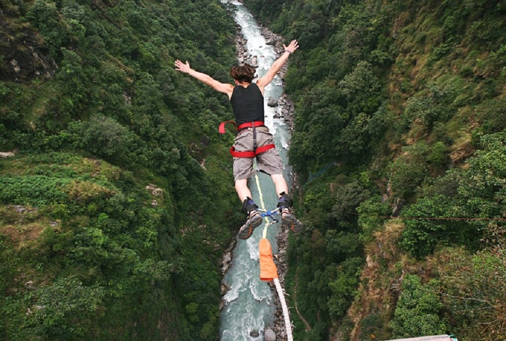 Menikmati Wisata-Olahraga Bungy Jumping