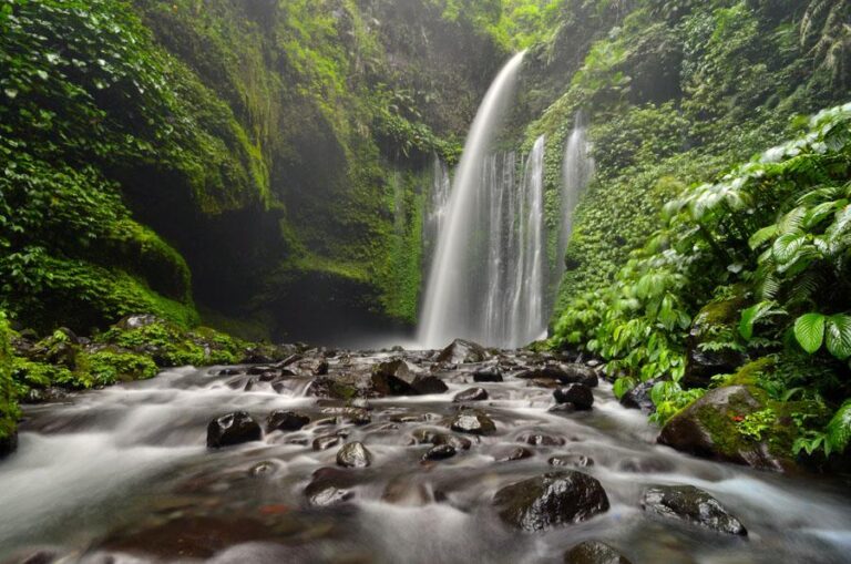 Kesejukan Air Terjun Sendang Gile Kesejukan Air Terjun Sendang Gile