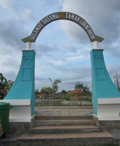 Gerbang Makam Loang Baloq