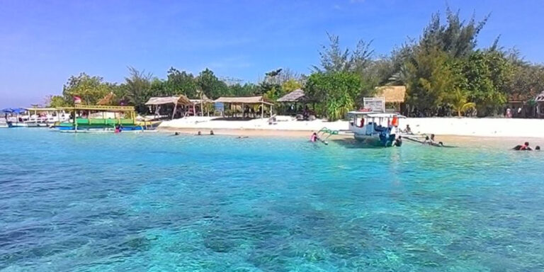 Menyelami Kesunyian di Gili Kondo Menyelami Kesunyian di Gili Kondo