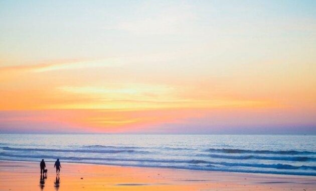 Menikmati Golden Sunset di Pantai Kaliantan