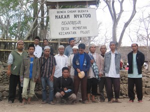Nyekar Ke Makam Wali Nyatoq