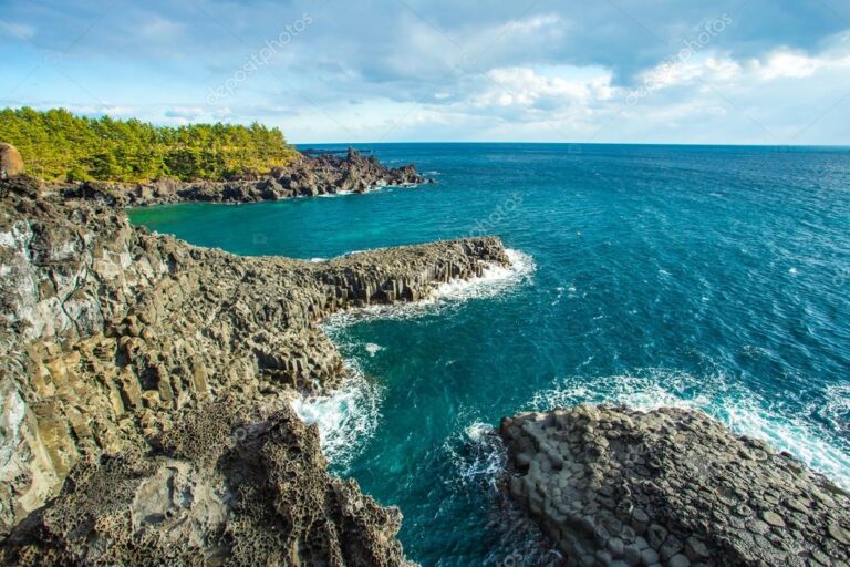 Tebing Jusangjeolli di Pantai Jungmun Daepo Tebing Jusangjeolli di Pantai Jungmun Daepo