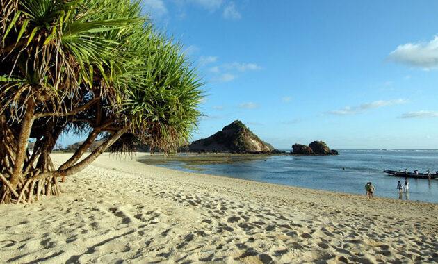 Pantai Kuta, Mutiara di Lombok Tengah