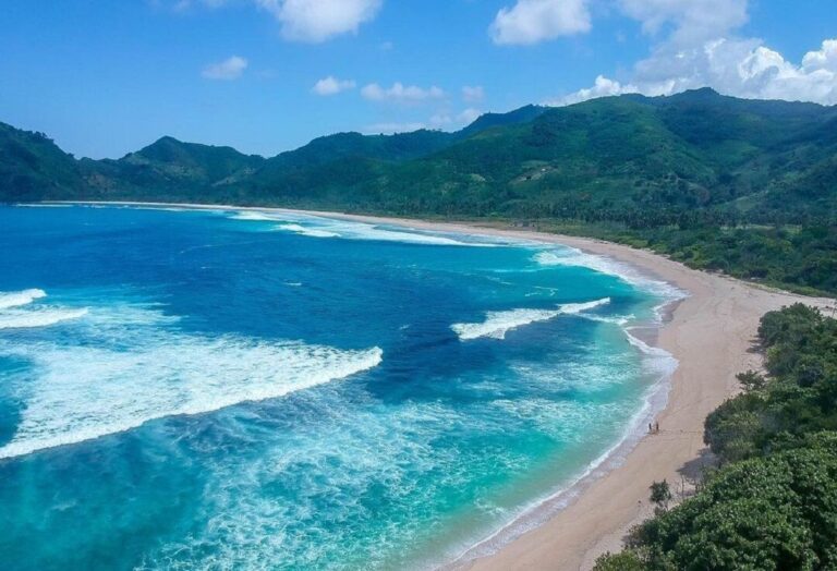 Pantai Mekaki, Keindahan yang Tersembunyi Pantai Mekaki, Keindahan yang Tersembunyi