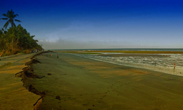 Pantai labuhan haji 