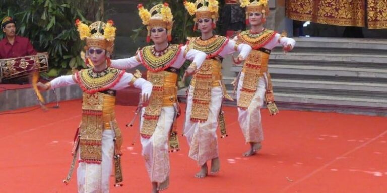 Tari Gandrung, Tari Tradisional Lombok yang Lahir Sejak Jaman Erlangga Tari Gandrung, Tari Tradisional Lombok yang Lahir Sejak Jaman Erlangga