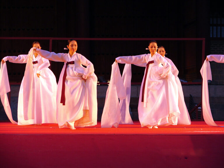 Menyaksikan Seni Tradisional Korea di Chongdong Theater Menyaksikan Seni Tradisional Korea di Chongdong Theater