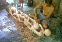 kerajinan patung kayu di dusun Senanti