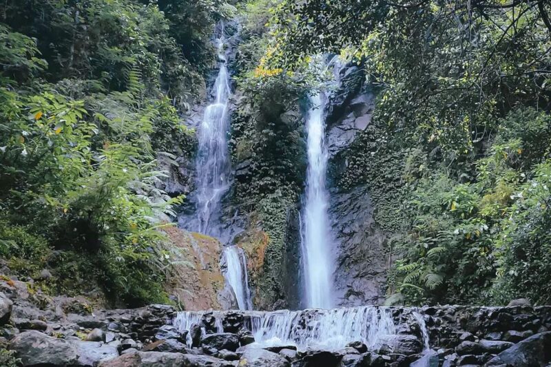 Salah satu lokasi air terjun di Curug Cilember, Bogor (Dok. Instagram resmi Curug Cilember, @curug_cilember)