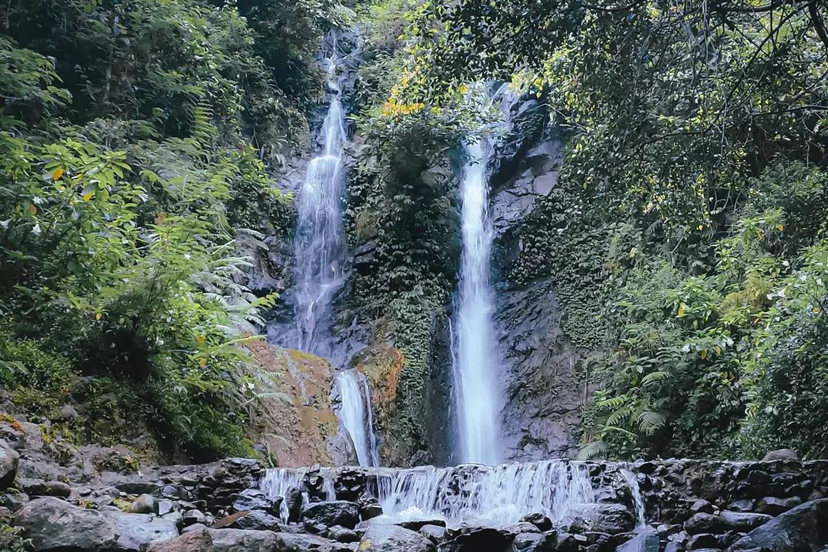 Salah satu lokasi air terjun di Curug Cilember, Bogor (Dok. Instagram resmi Curug Cilember, @curug_cilember)